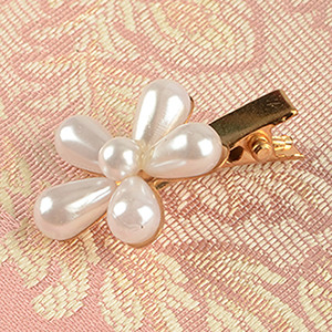 Pearl Flower Single Side Pin (Ivory) 