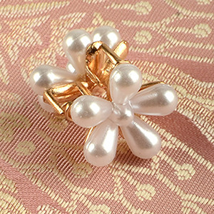 Pearl Flower Both Sides Pin (Ivory) 