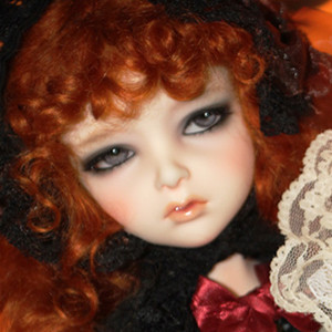 Illua Doll - Chocolat noir : Petit Dahlia  - LE40