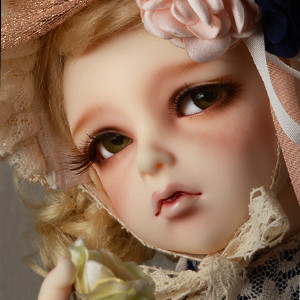 Illua Doll - Renoirs Blue Coat : Petit Dahlia - LE10