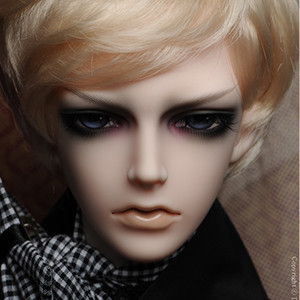 Glamor Model Doll - Delusion ; Yarn Sae - LE10