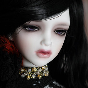 Glamor Eve Doll - Red Diva ; White Hosoo - LE10